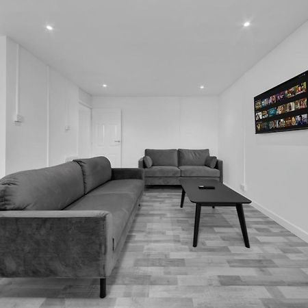 Suites By Rehoboth - Overcomers- Deptford ลอนดอน ภายนอก รูปภาพ
