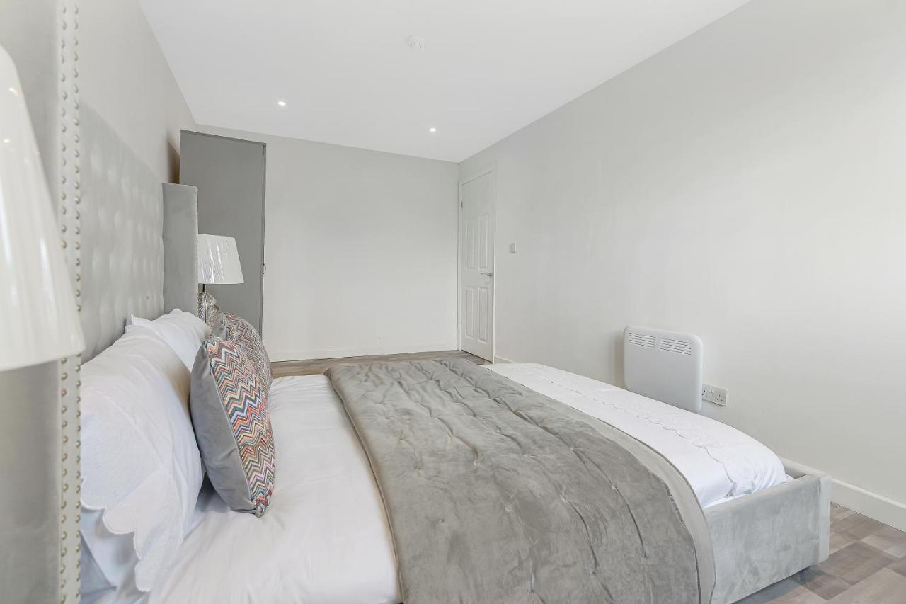 Suites By Rehoboth - Overcomers- Deptford ลอนดอน ภายนอก รูปภาพ