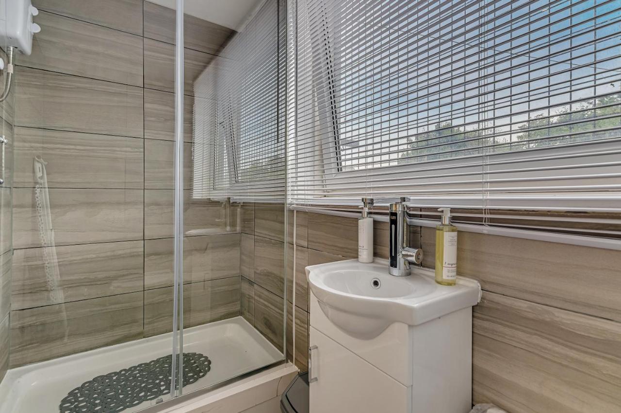 Suites By Rehoboth - Overcomers- Deptford ลอนดอน ภายนอก รูปภาพ