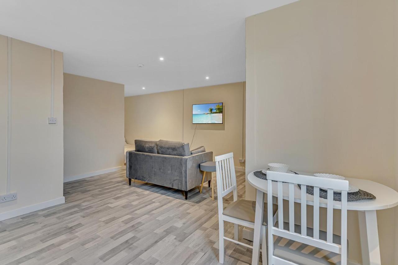 Suites By Rehoboth - Overcomers- Deptford ลอนดอน ภายนอก รูปภาพ