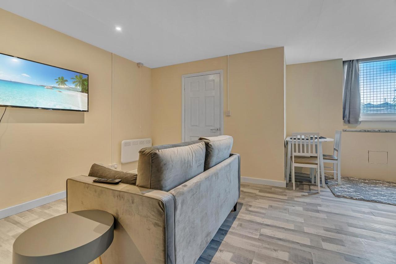 Suites By Rehoboth - Overcomers- Deptford ลอนดอน ภายนอก รูปภาพ